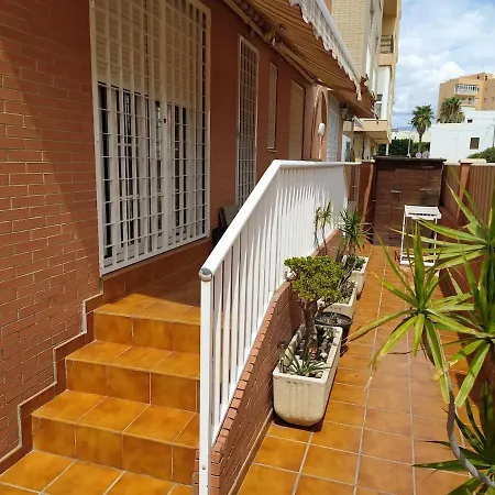 Bajo Con Terraza Junto Al Mar Apartment
